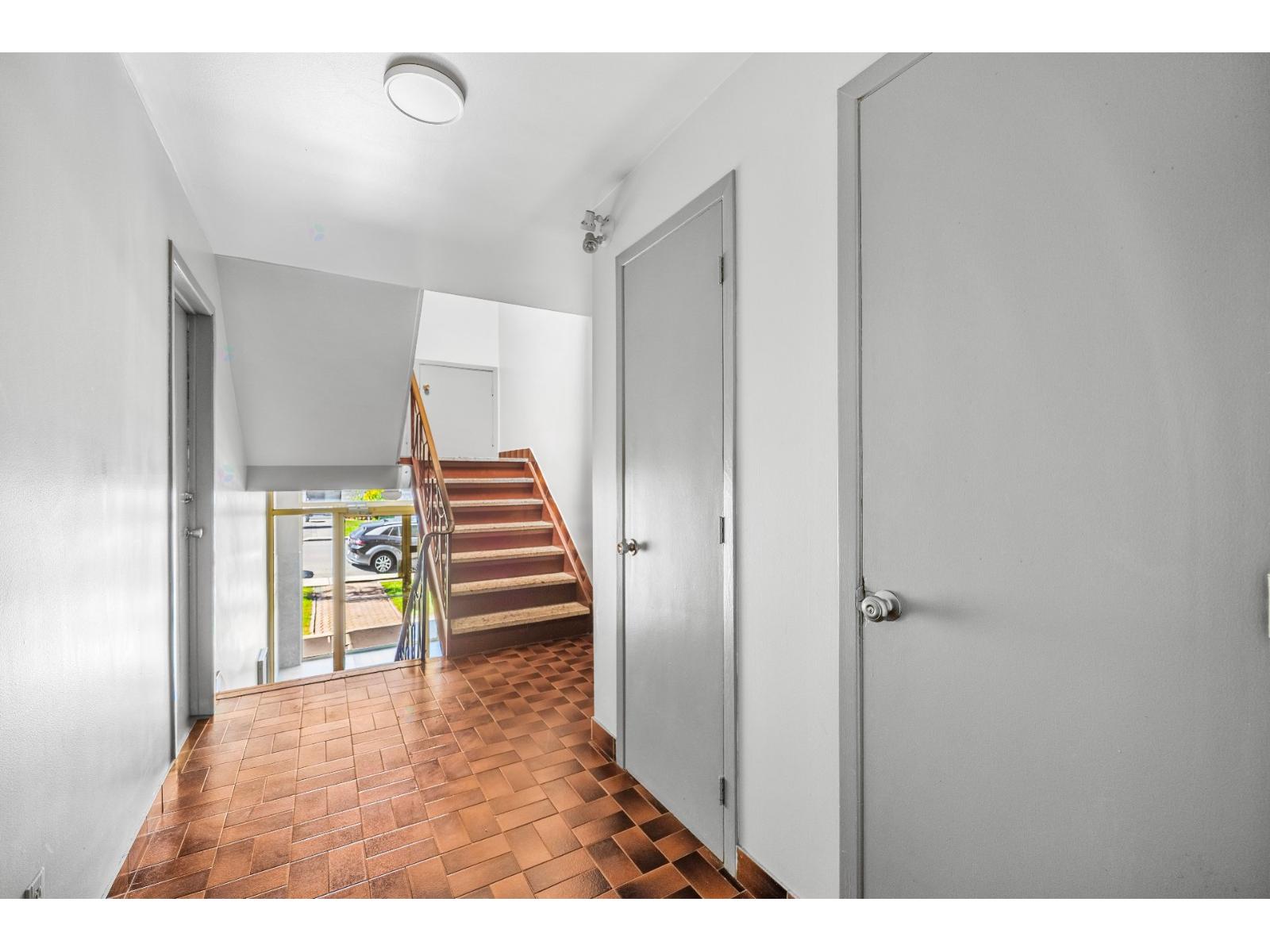 945 Rue Ernest-s.-mathieu Property Photo 7