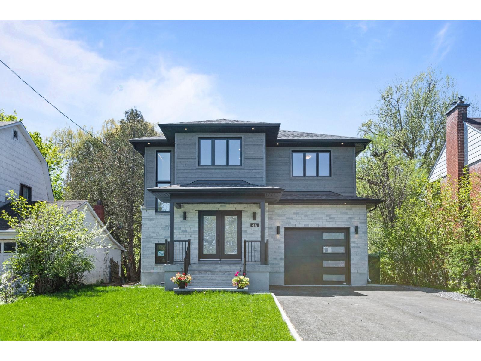 46 Av. Broadview Property Photo 1