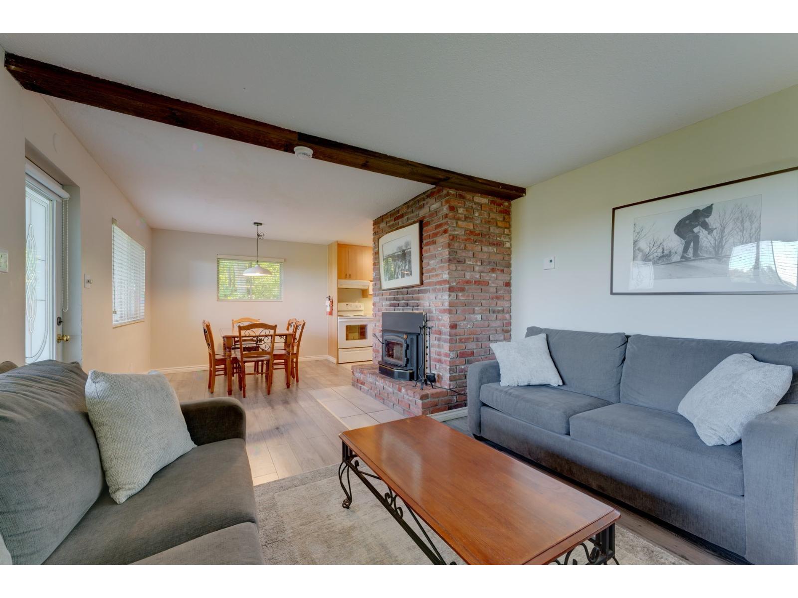 393-395 Rue Maple Property Photo 2