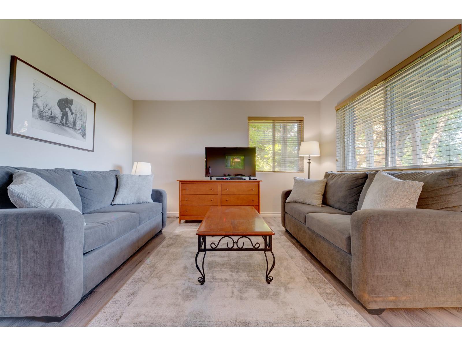393-395 Rue Maple Property Photo 3