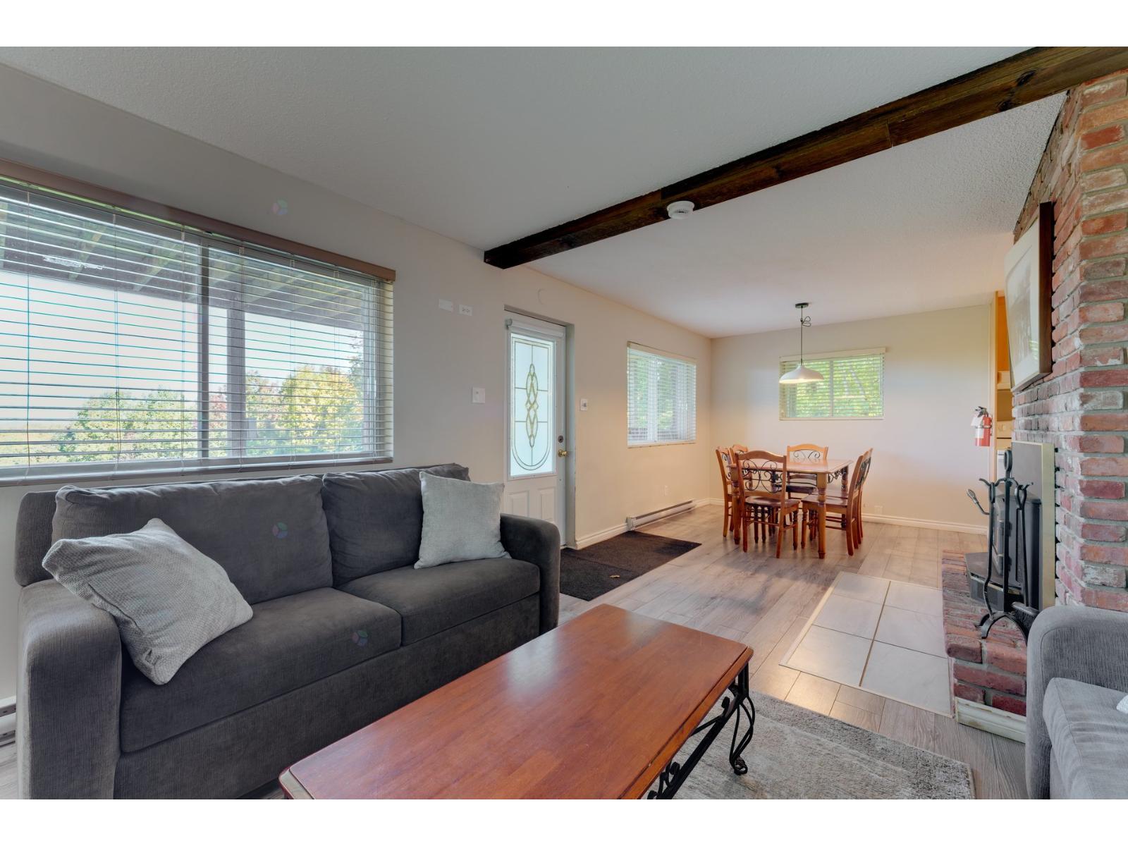 393-395 Rue Maple Property Photo 4