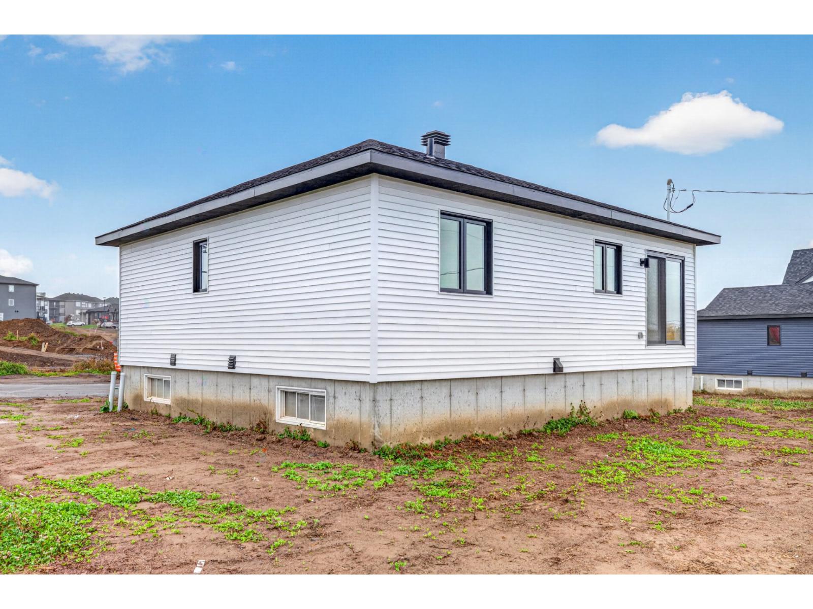 1236 Av. Lambert Property Photo 5