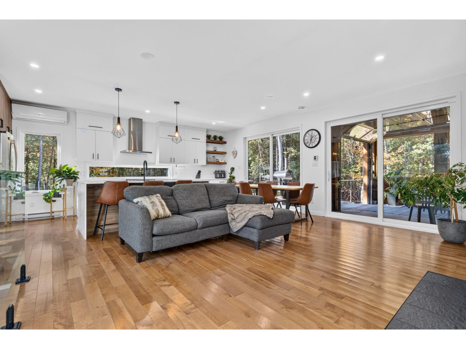 4572 Boul. Pontbriand Property Photo 5