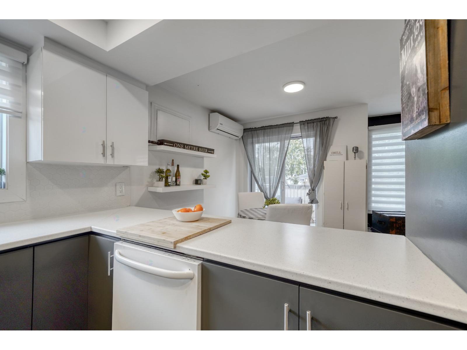 110 Rue Richelieu, #4 Property Photo 9