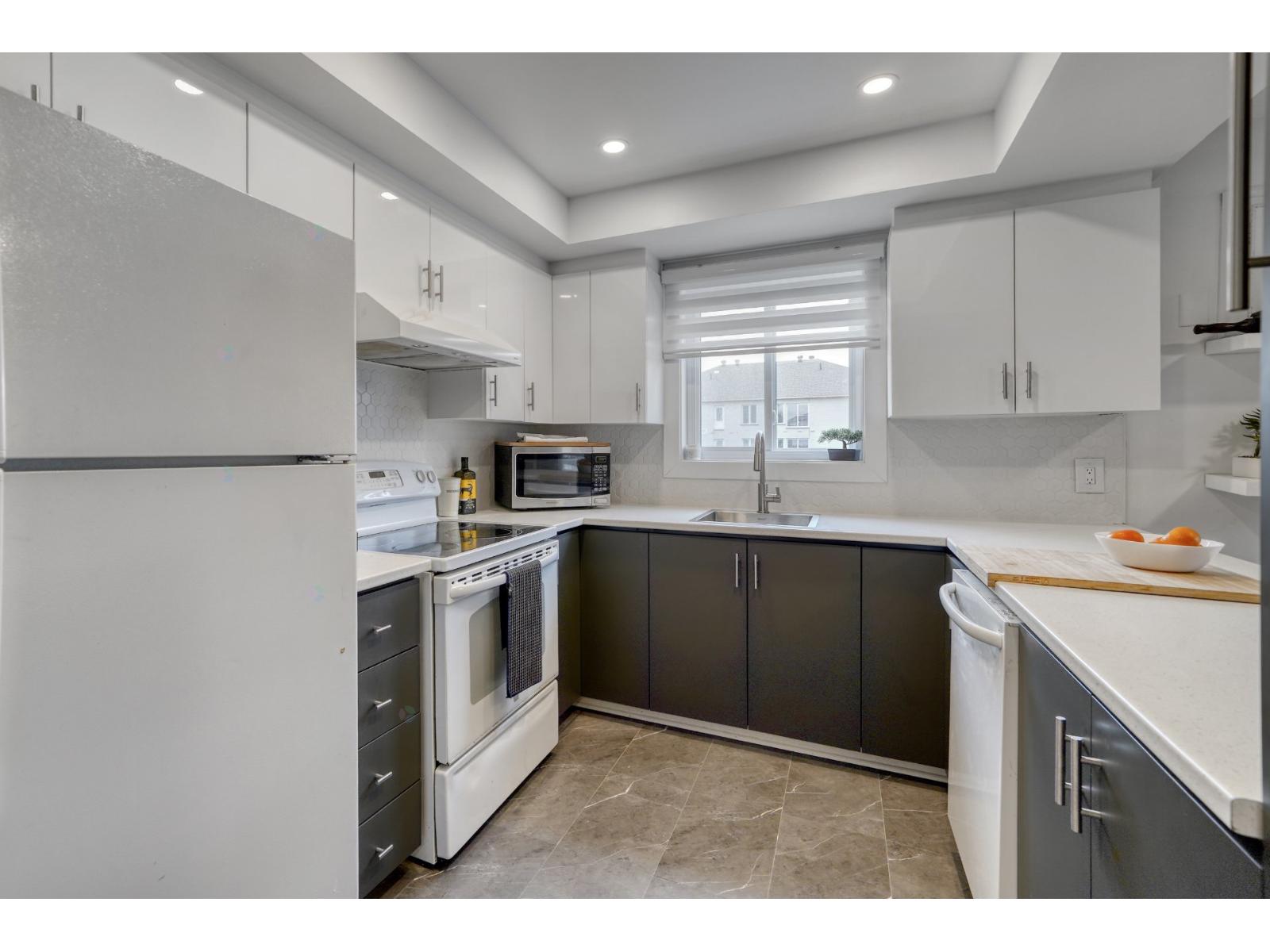 110 Rue Richelieu, #4 Property Photo 11