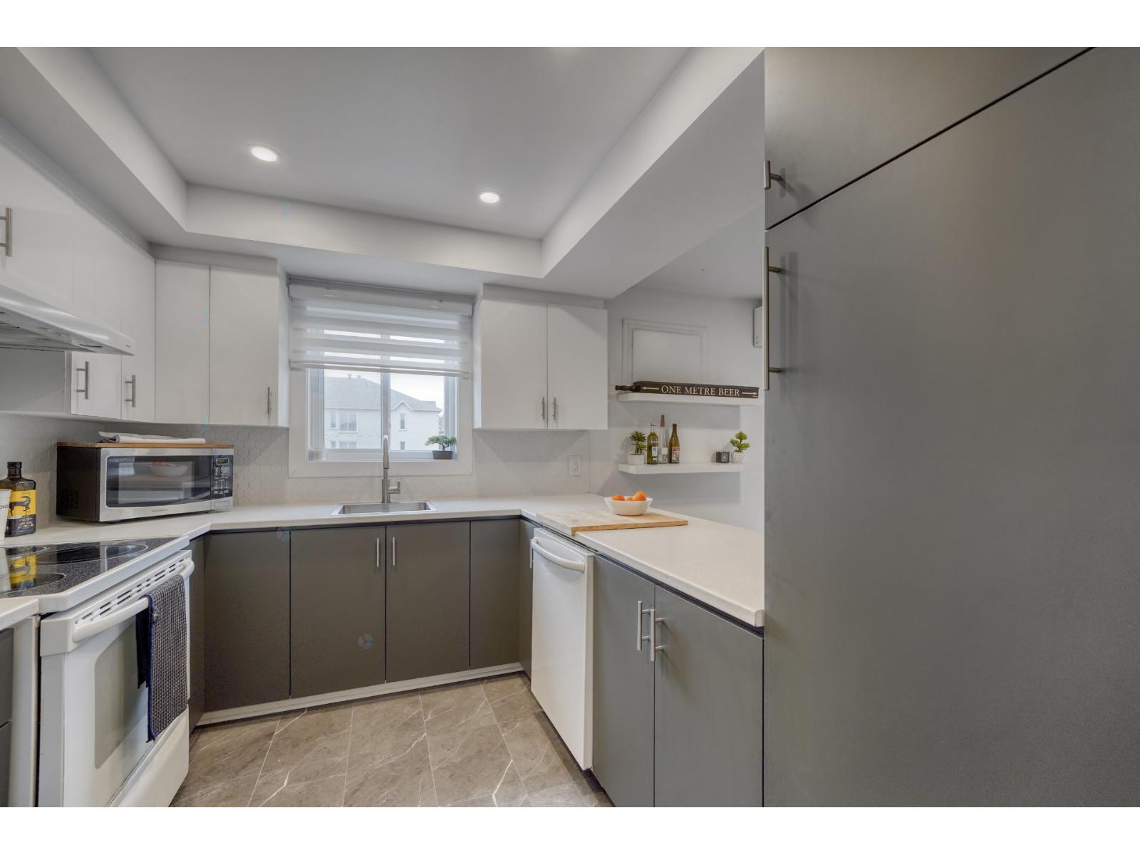 110 Rue Richelieu, #4 Property Photo 12