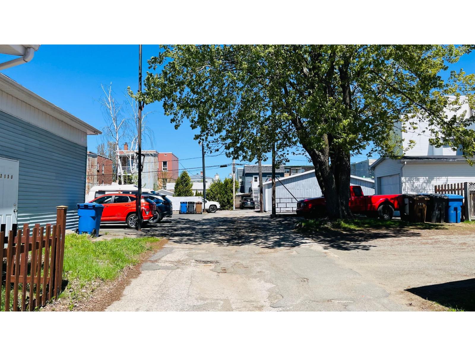 2130 Av. Defond Property Photo 5