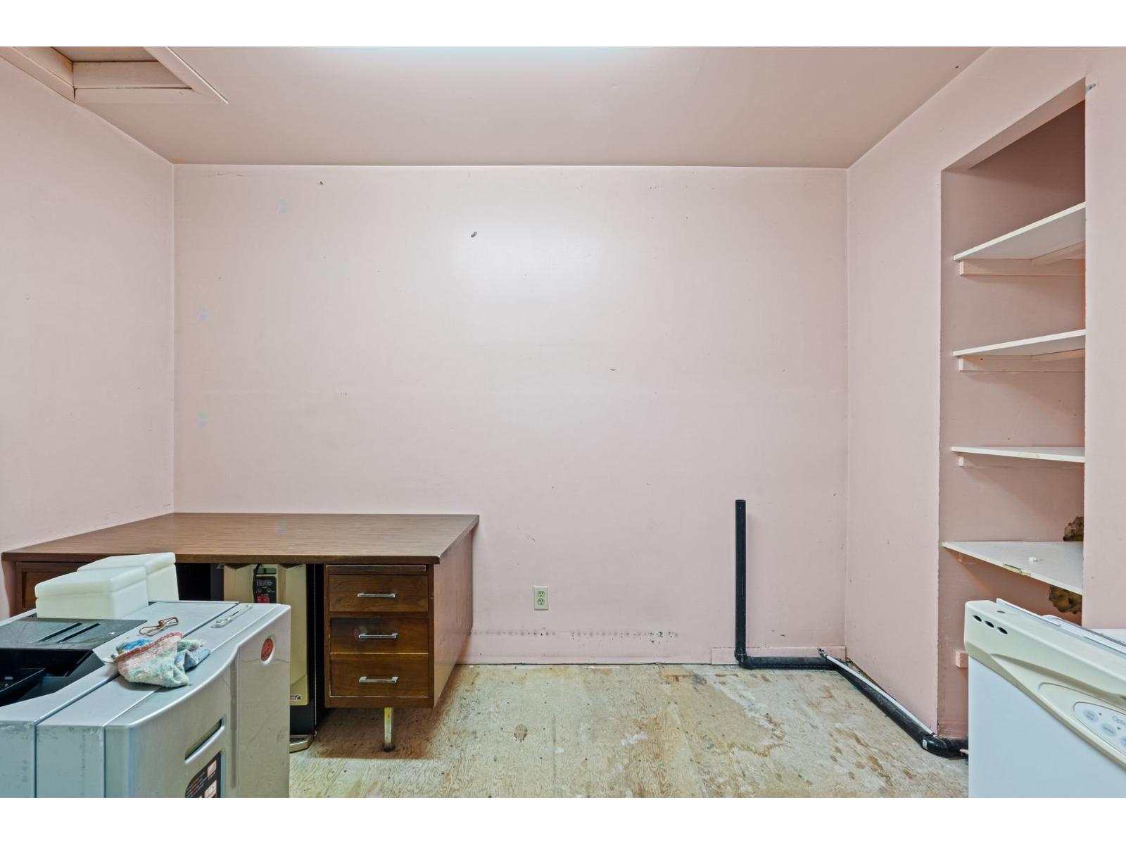 2130 Av. Defond Property Photo 11