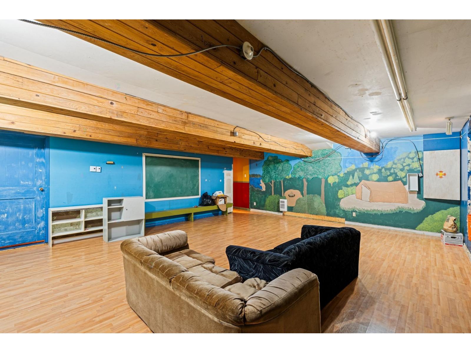 2130 Av. Defond Property Photo 18