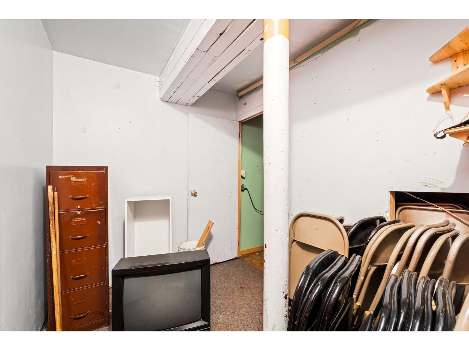 2130 Av. Defond Property Photo 19