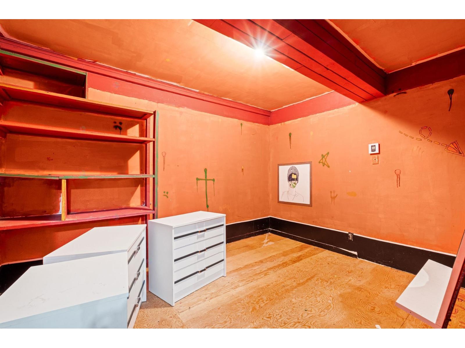 2130 Av. Defond Property Photo 20