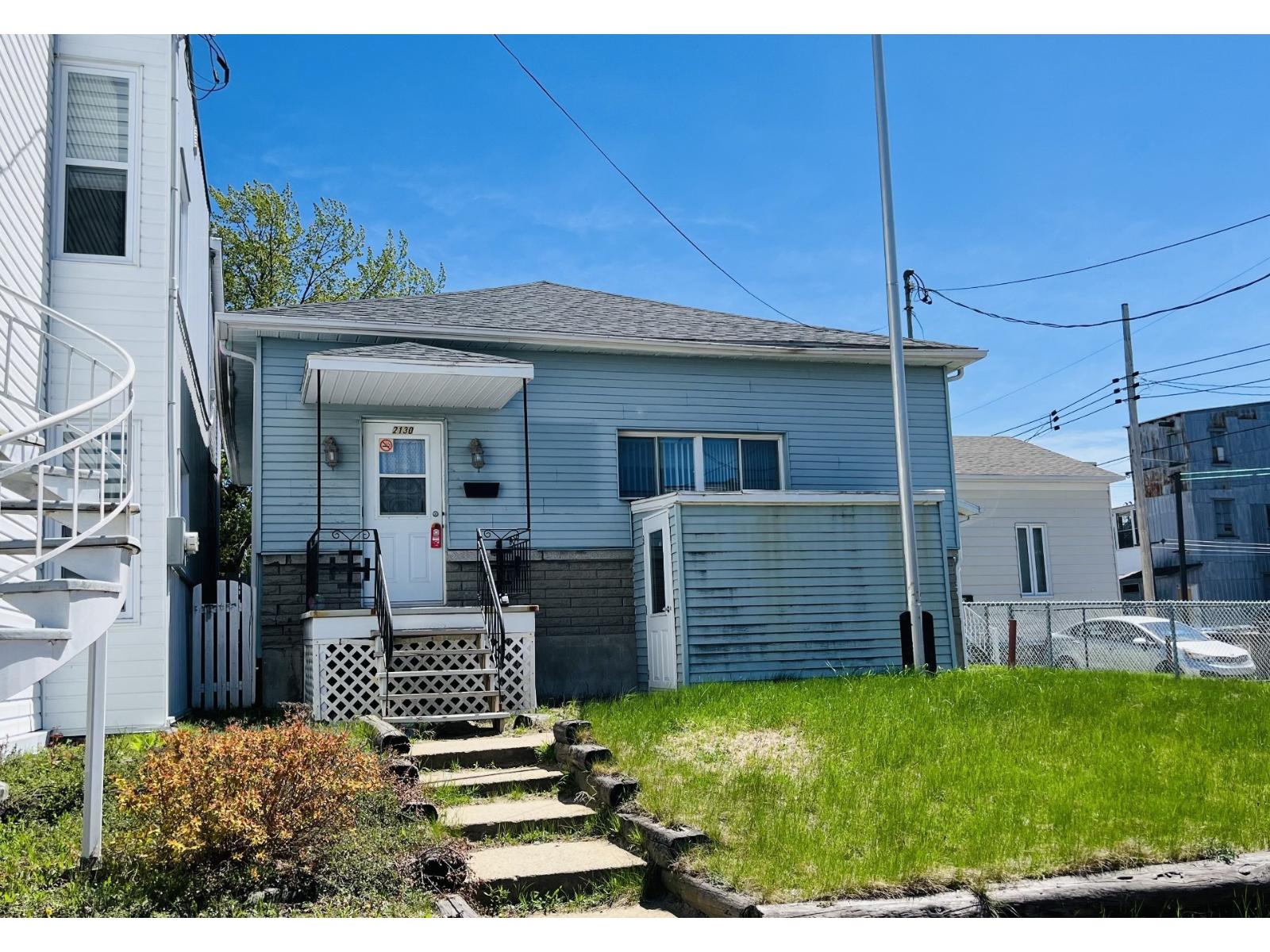 2130 Av. Defond Property Photo 22