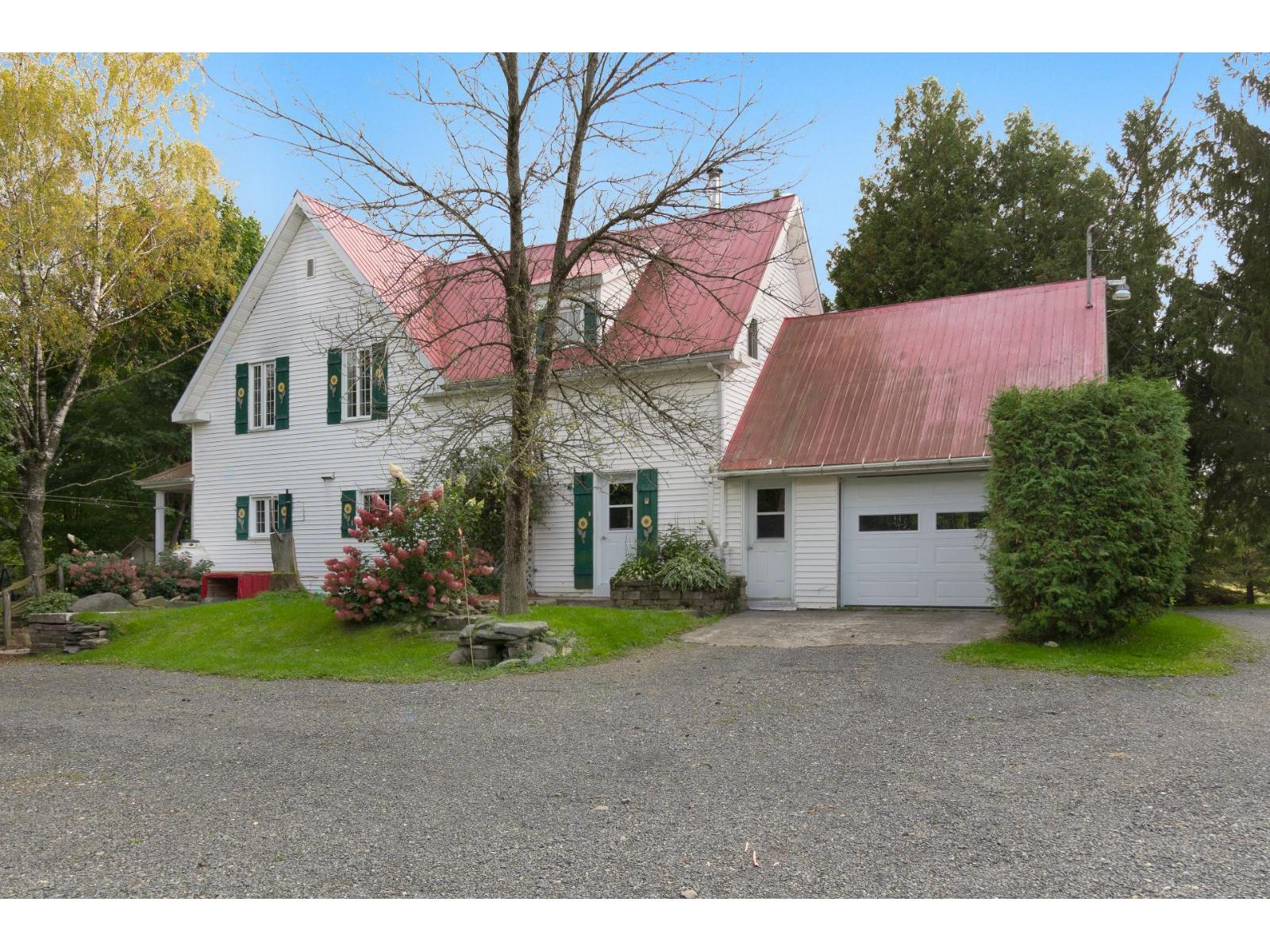 425 11e Rang Property Photo 9