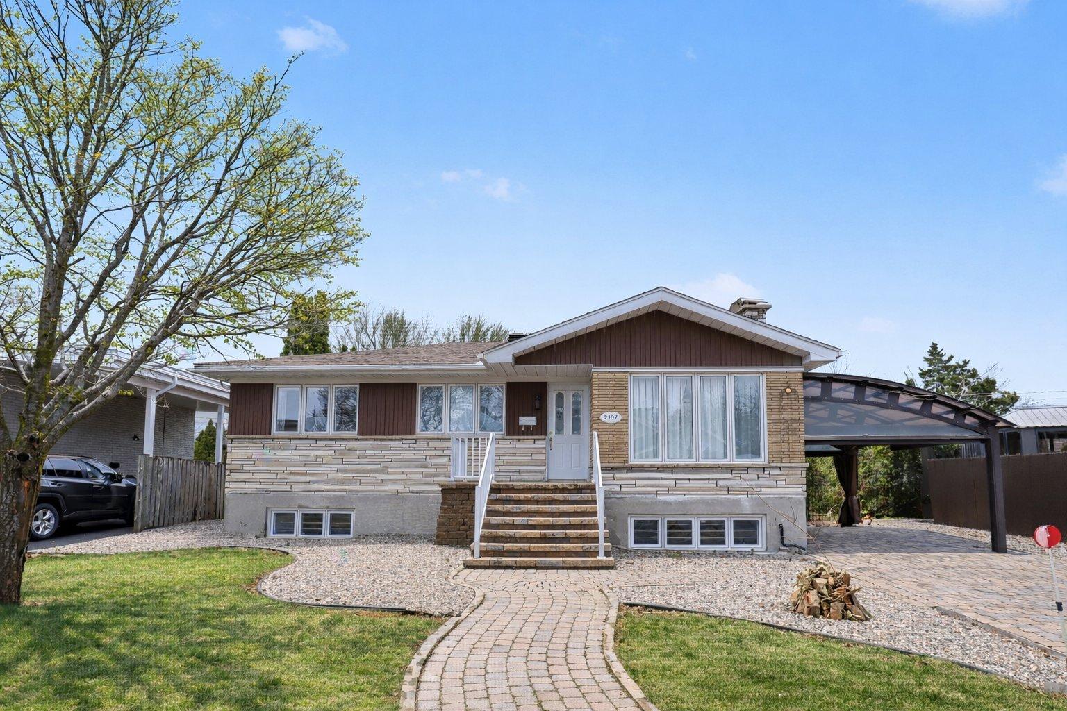 2107 Rue De Repentigny Property Photo 1