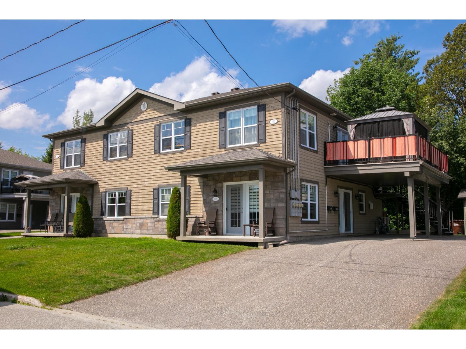 553 Rue Émile-bouvier Property Photo 1
