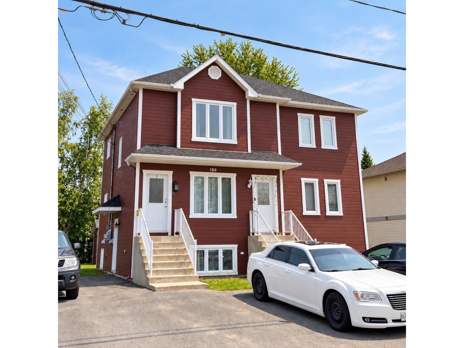 186 16e Avenue Property Photo 1