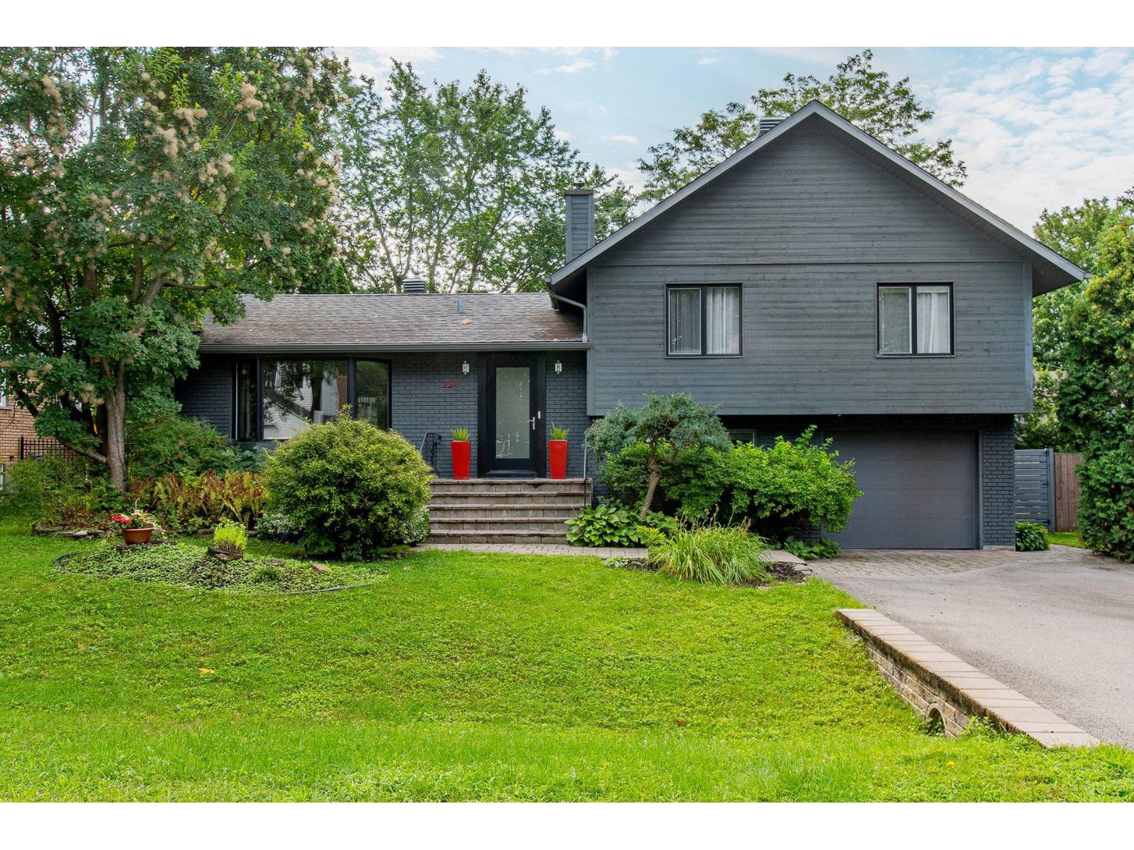 224 Av. Loxley Property Photo 1