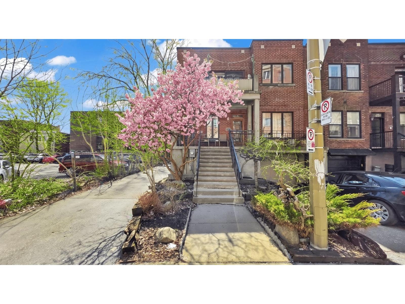 2132 Av. Northcliffe Property Photo 1