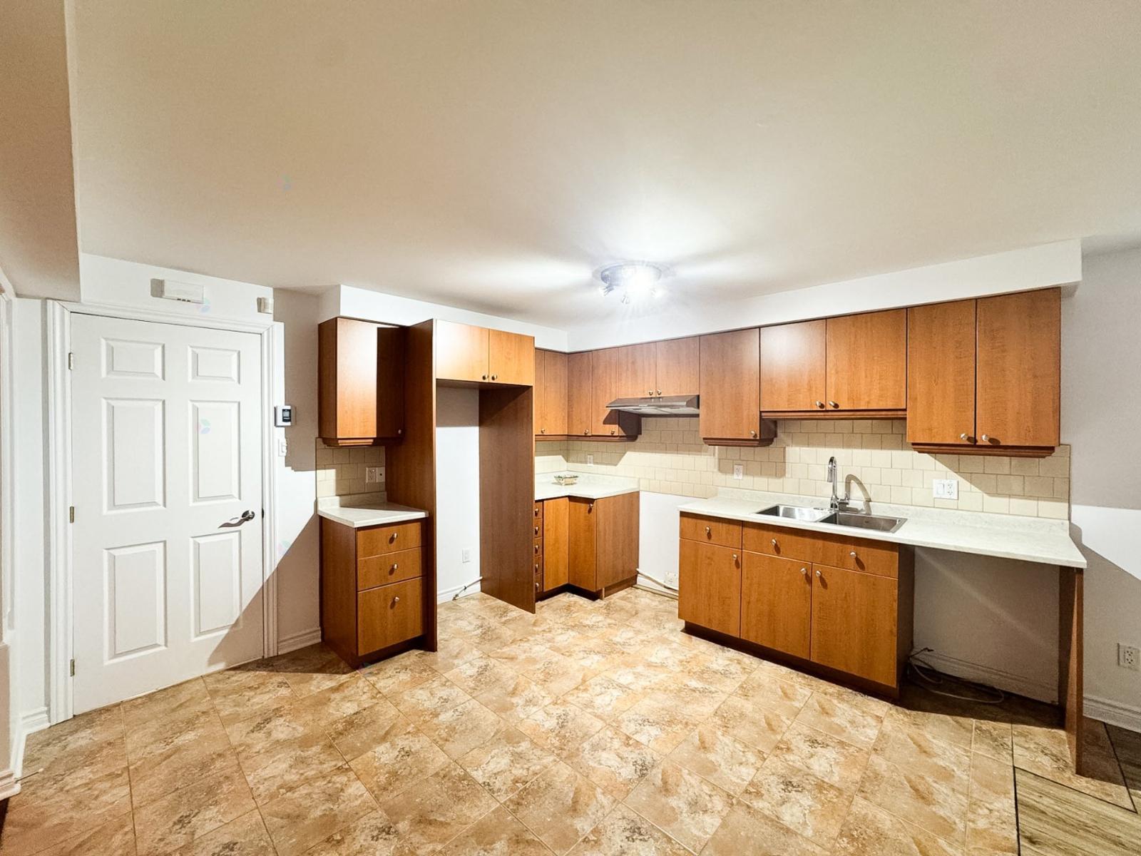 18 Av. Des Faucons Property Photo 9