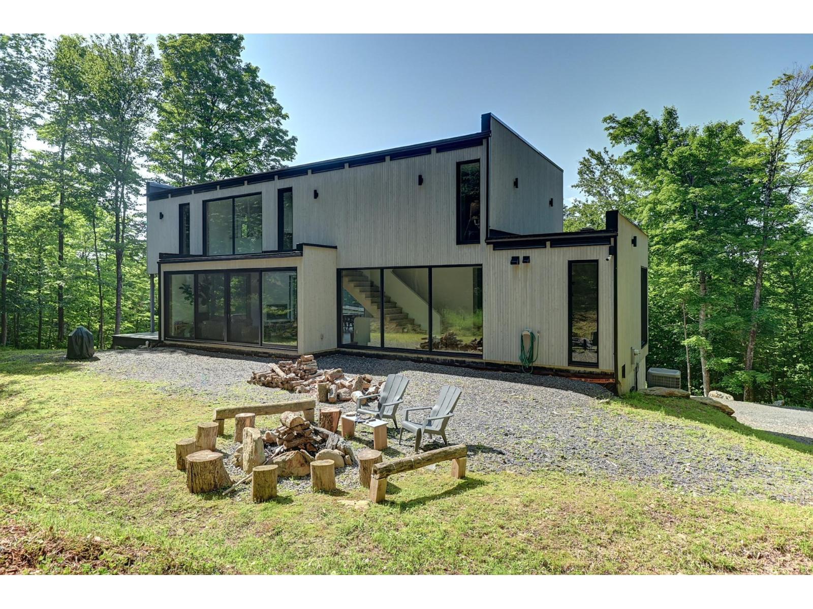 131 Ch. Des Montagnes-vertes Property Photo 2