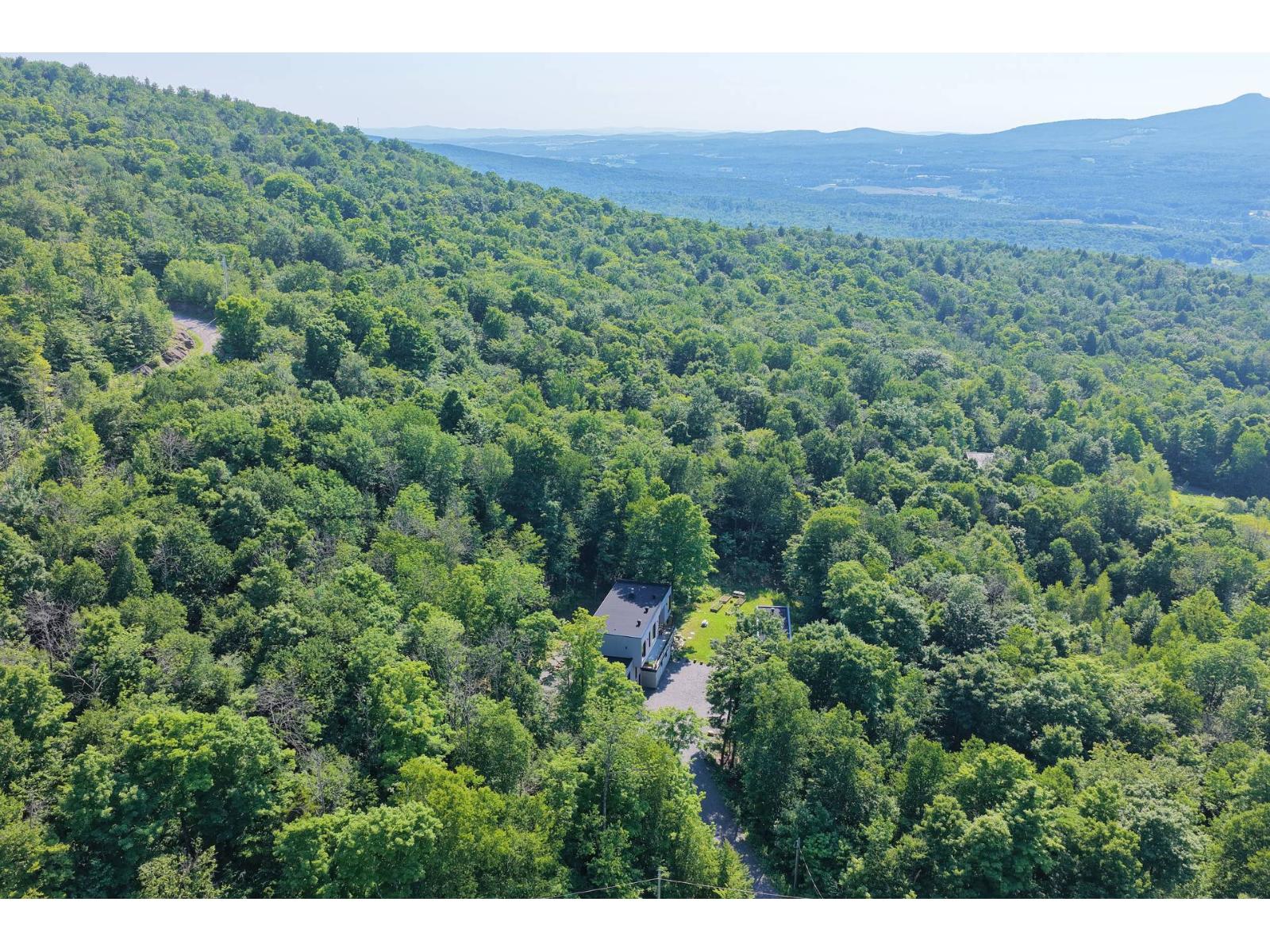 131 Ch. Des Montagnes-vertes Property Photo 3