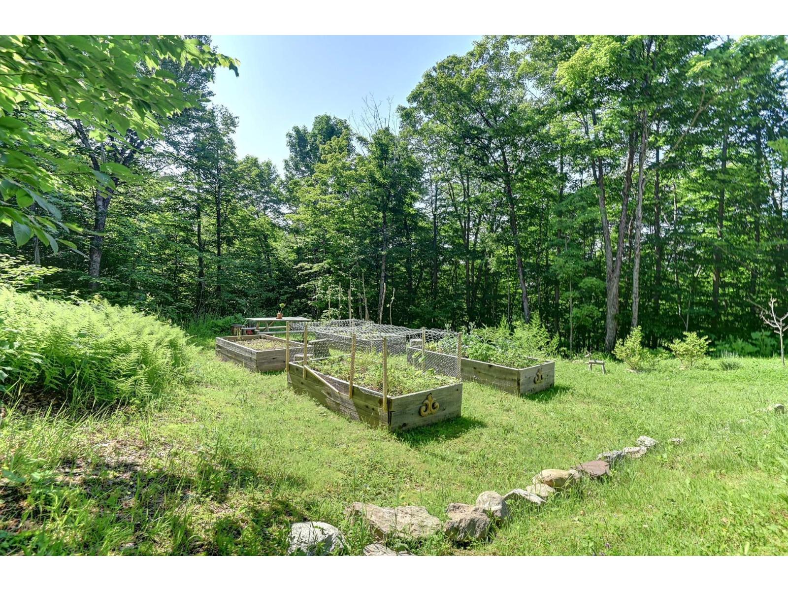 131 Ch. Des Montagnes-vertes Property Photo 33