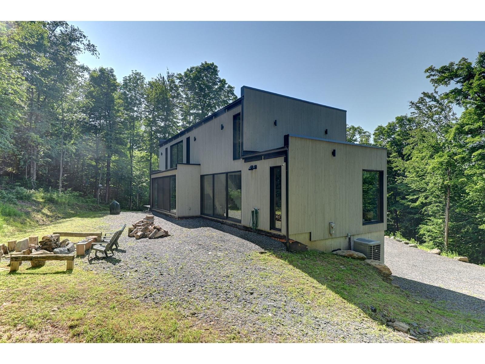 131 Ch. Des Montagnes-vertes Property Photo 35