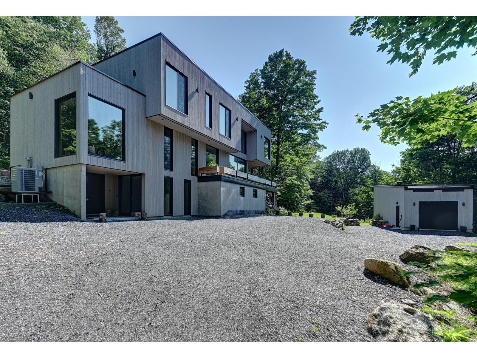 131 Ch. Des Montagnes-vertes Property Photo 36