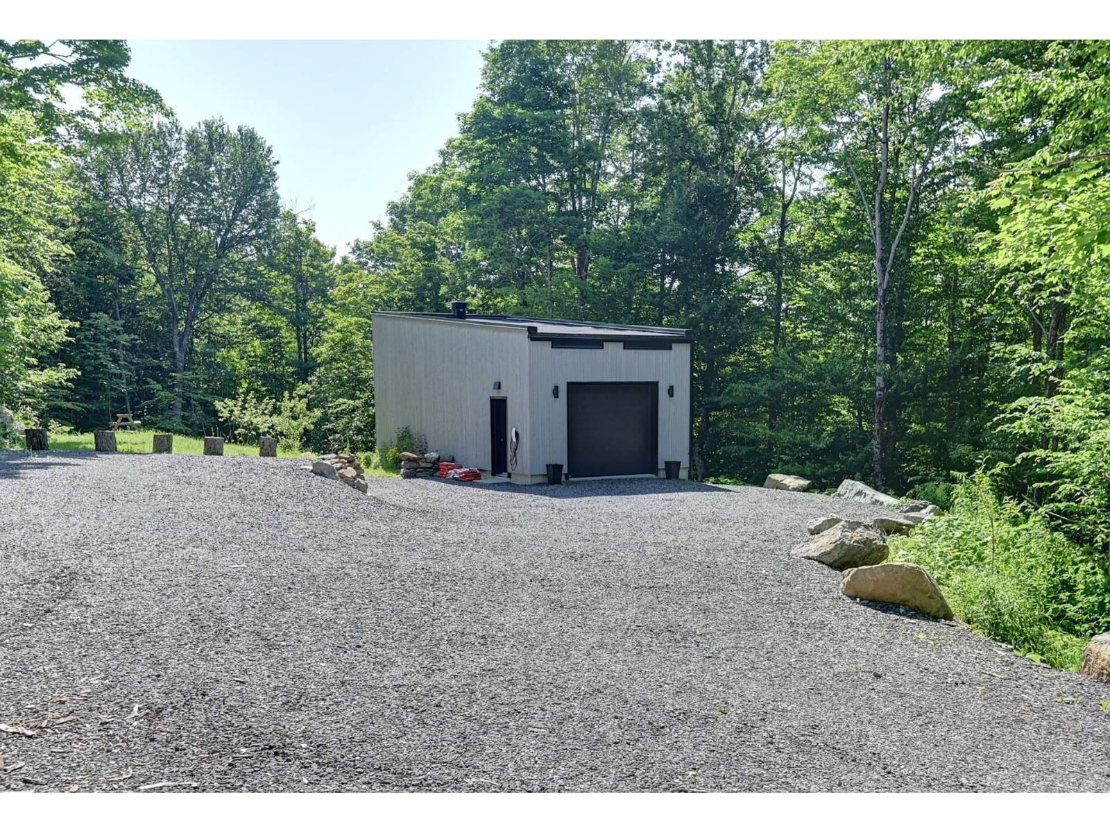 131 Ch. Des Montagnes-vertes Property Photo 38