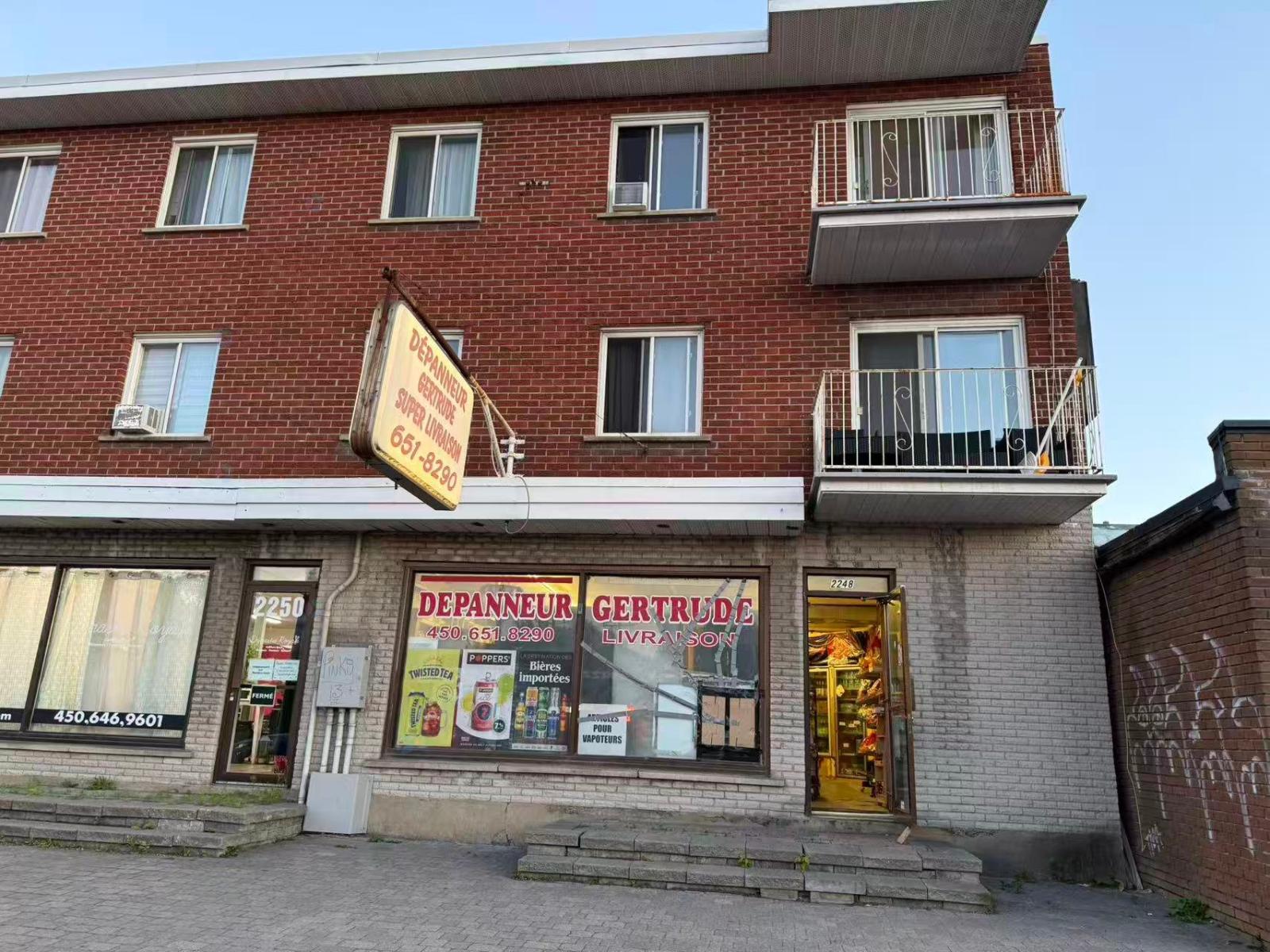 2248 Ch. De Chambly Property Photo 2