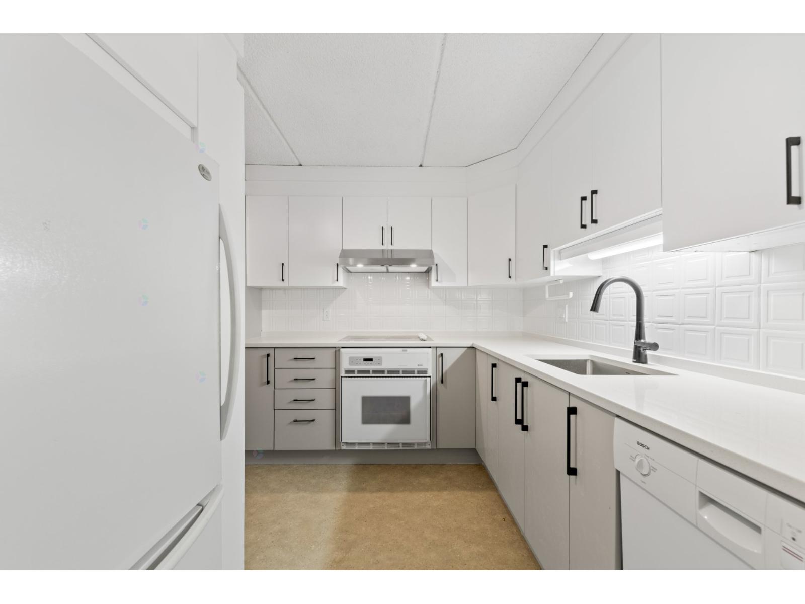 560 Rue St-laurent O., #118 Property Photo 8