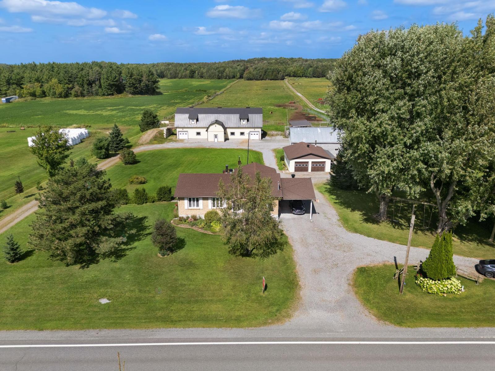 984 11e Rang Property Photo 1