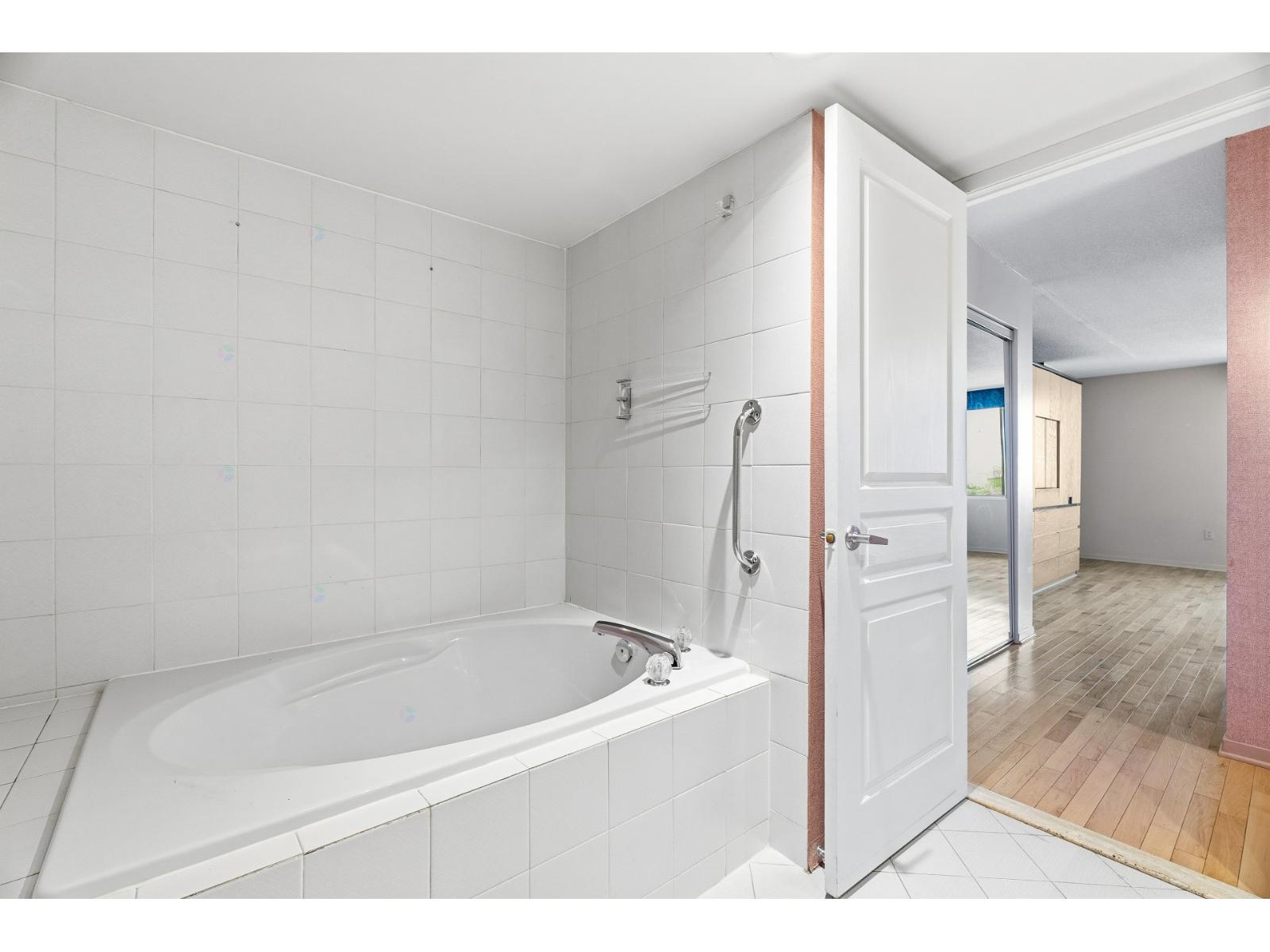 8 Rue Riverside, #1006 Property Photo 20