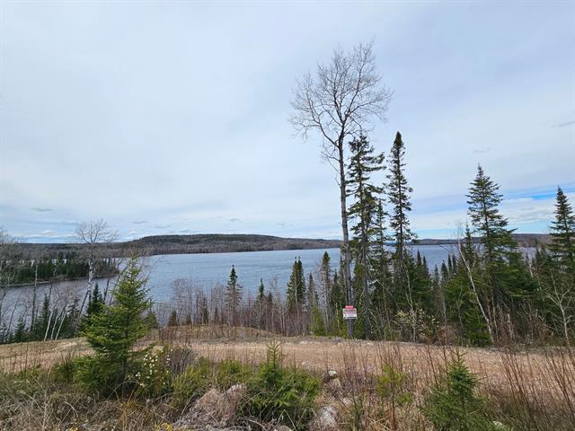 Lac Des Commissaires Property Photo 1