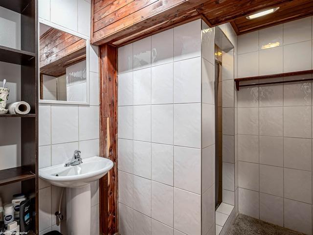 100-120 18e Avenue Property Photo 12