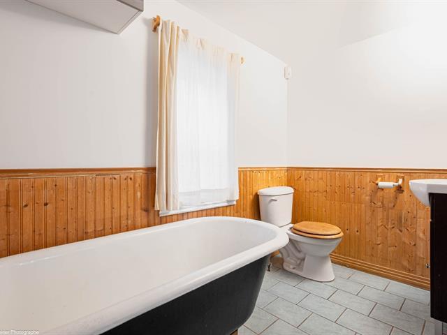 100-120 18e Avenue Property Photo 15
