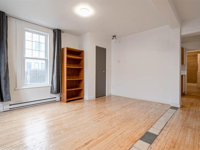 100-120 18e Avenue Property Photo 17
