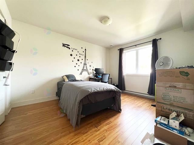 6860 Av. De Monts Property Photo 10