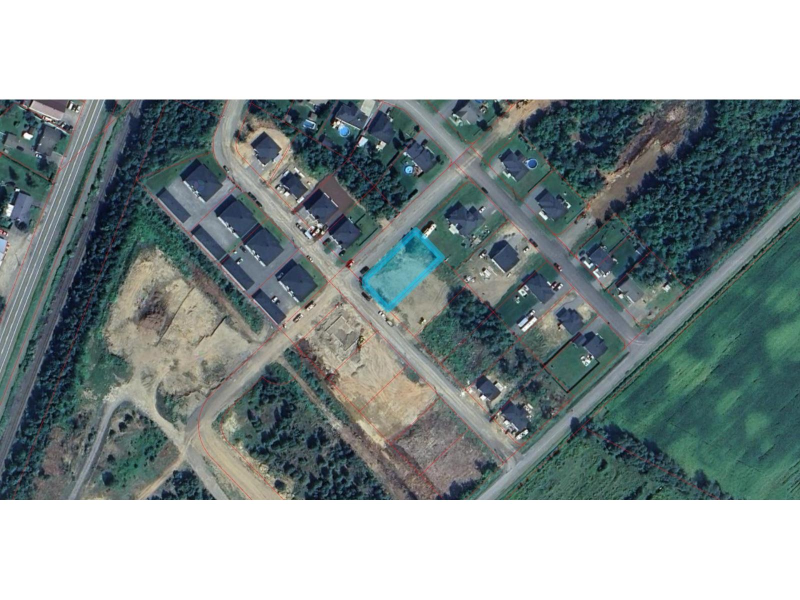 Rue Gagnon Property Photo 3