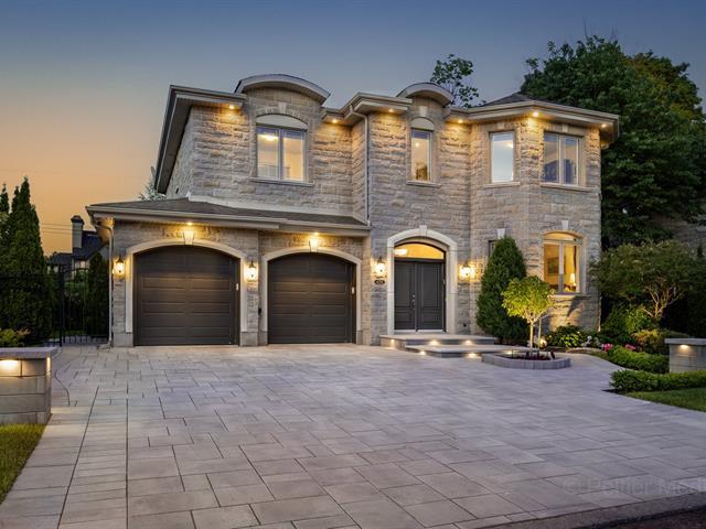 425 Av. Des Crécerelles Property Photo