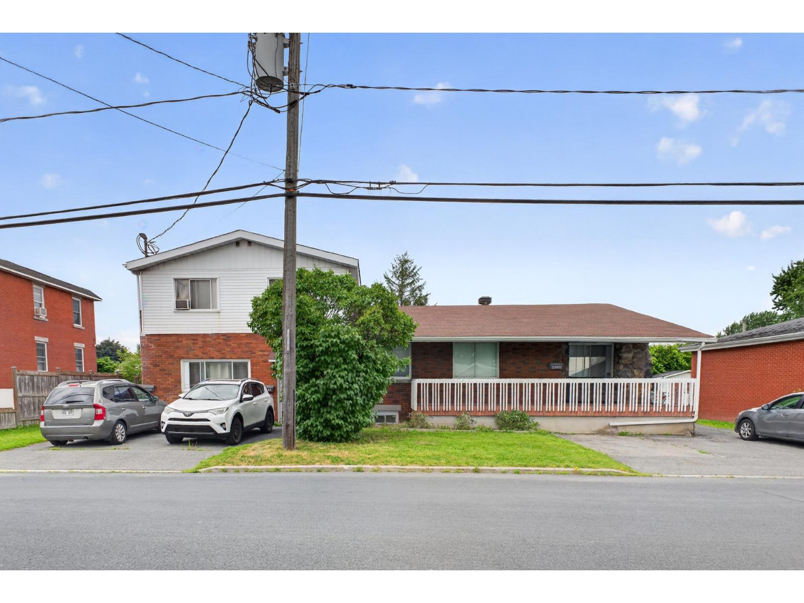 5960-5964 Rue Alphonse Property Photo 1
