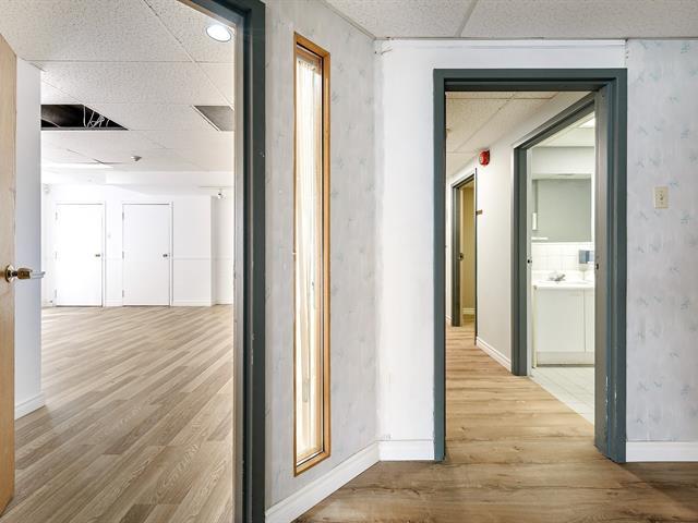 600 Rue Sherbrooke E., #100-a Property Photo 11