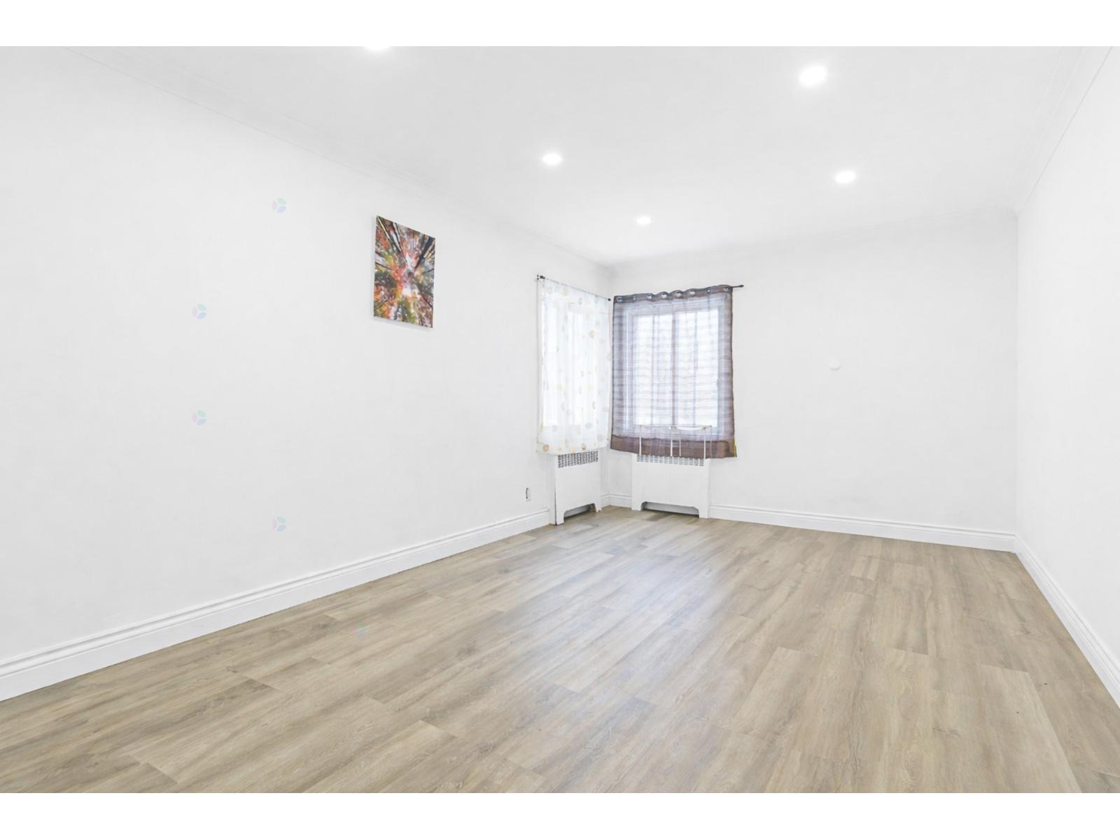 5294-5296 Av. Prince-of-wales Property Photo 6