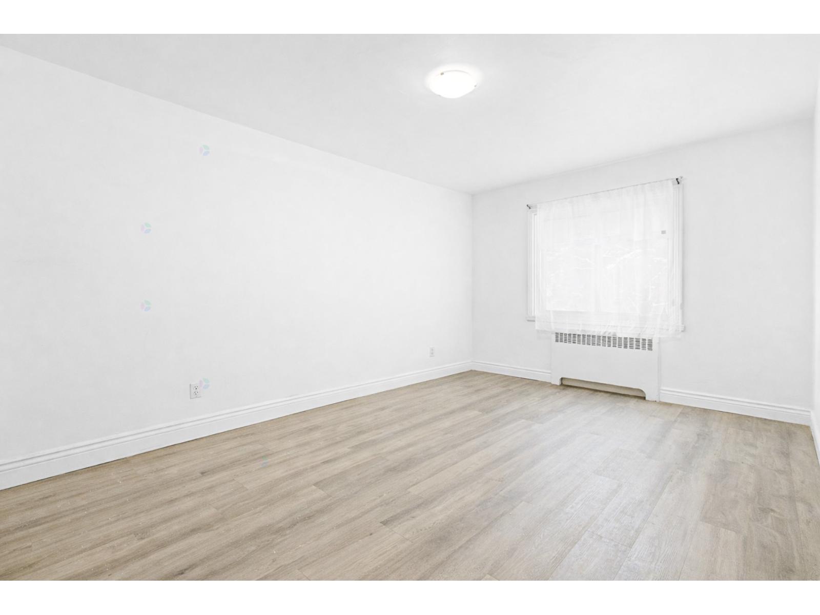 5294-5296 Av. Prince-of-wales Property Photo 11