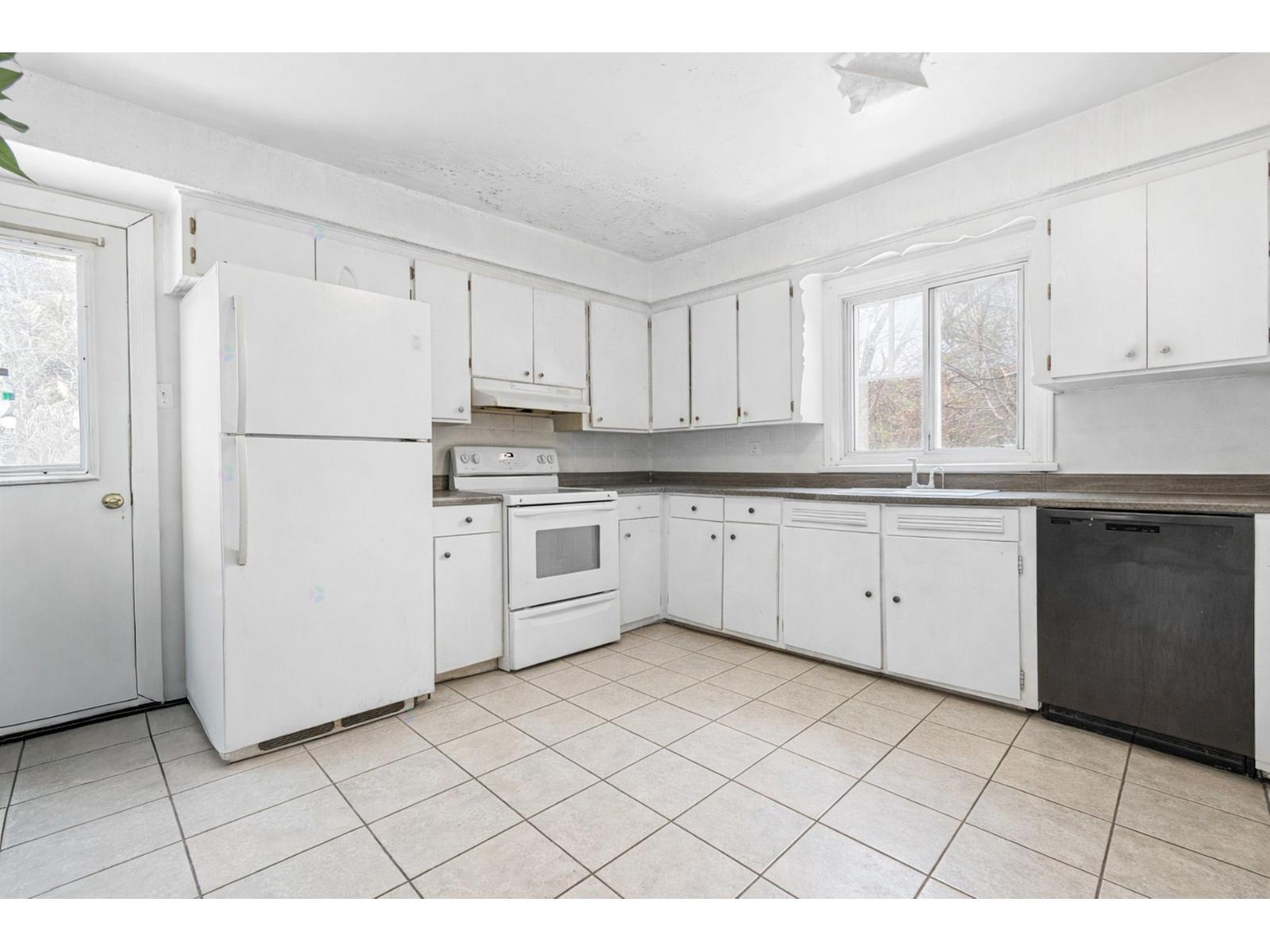 5294-5296 Av. Prince-of-wales Property Photo 12