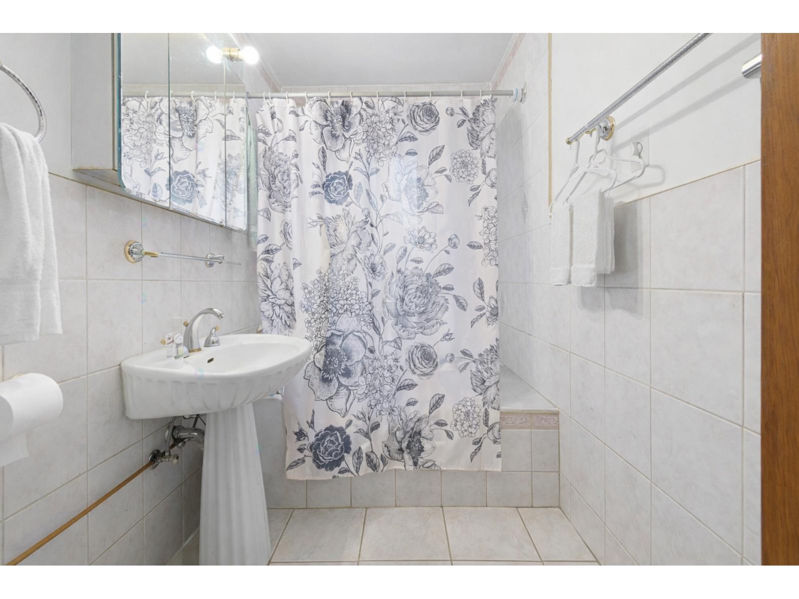 5294-5296 Av. Prince-of-wales Property Photo 13