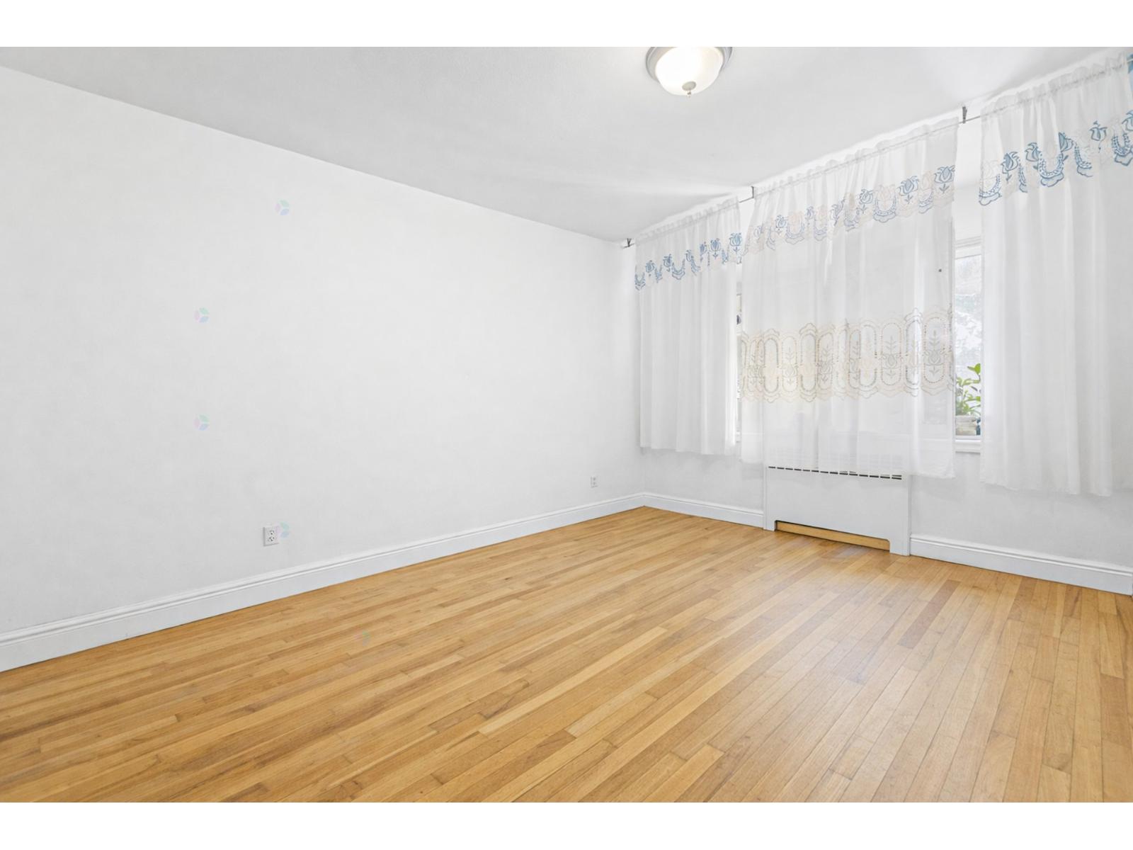 5294-5296 Av. Prince-of-wales Property Photo 15