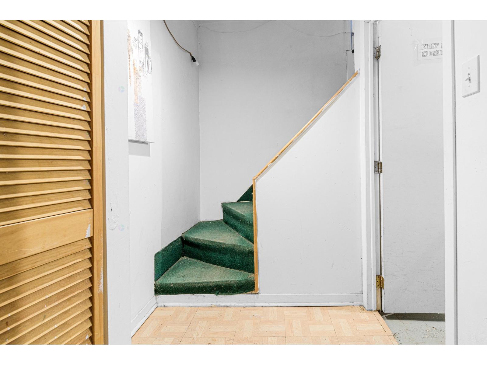 5294-5296 Av. Prince-of-wales Property Photo 16