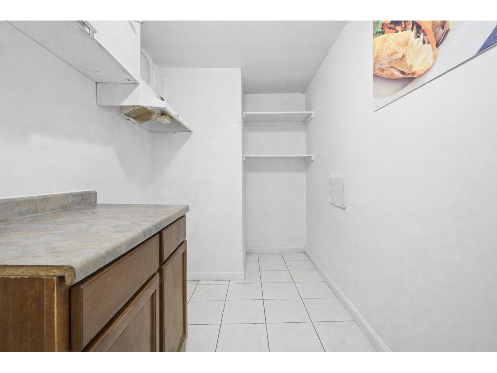 5294-5296 Av. Prince-of-wales Property Photo 20