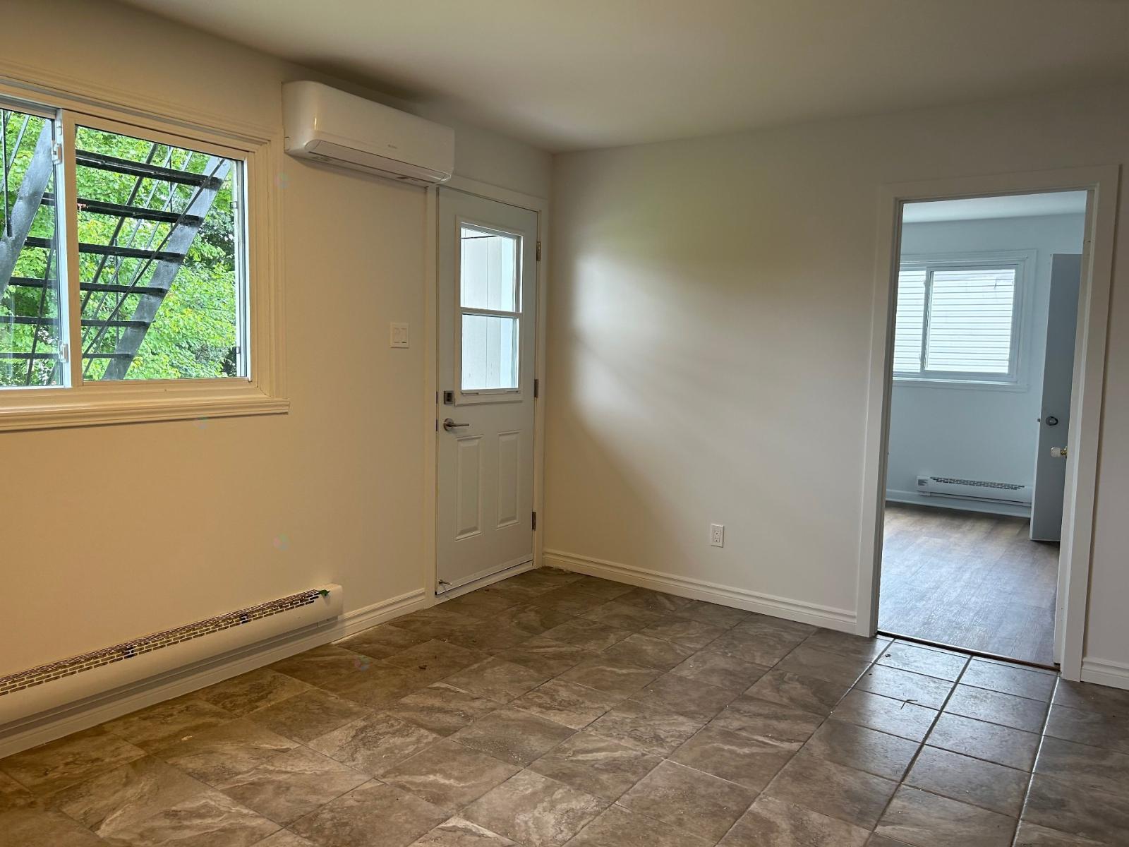 3230 Rue Mandeville, #4 Property Photo 4